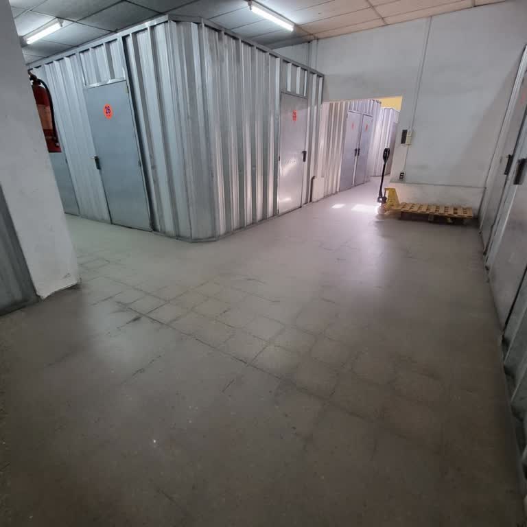 Zona de circulación interior de bodegas