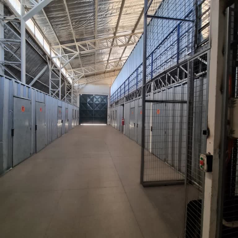 Acceso interior de bodegas en Puente Alto